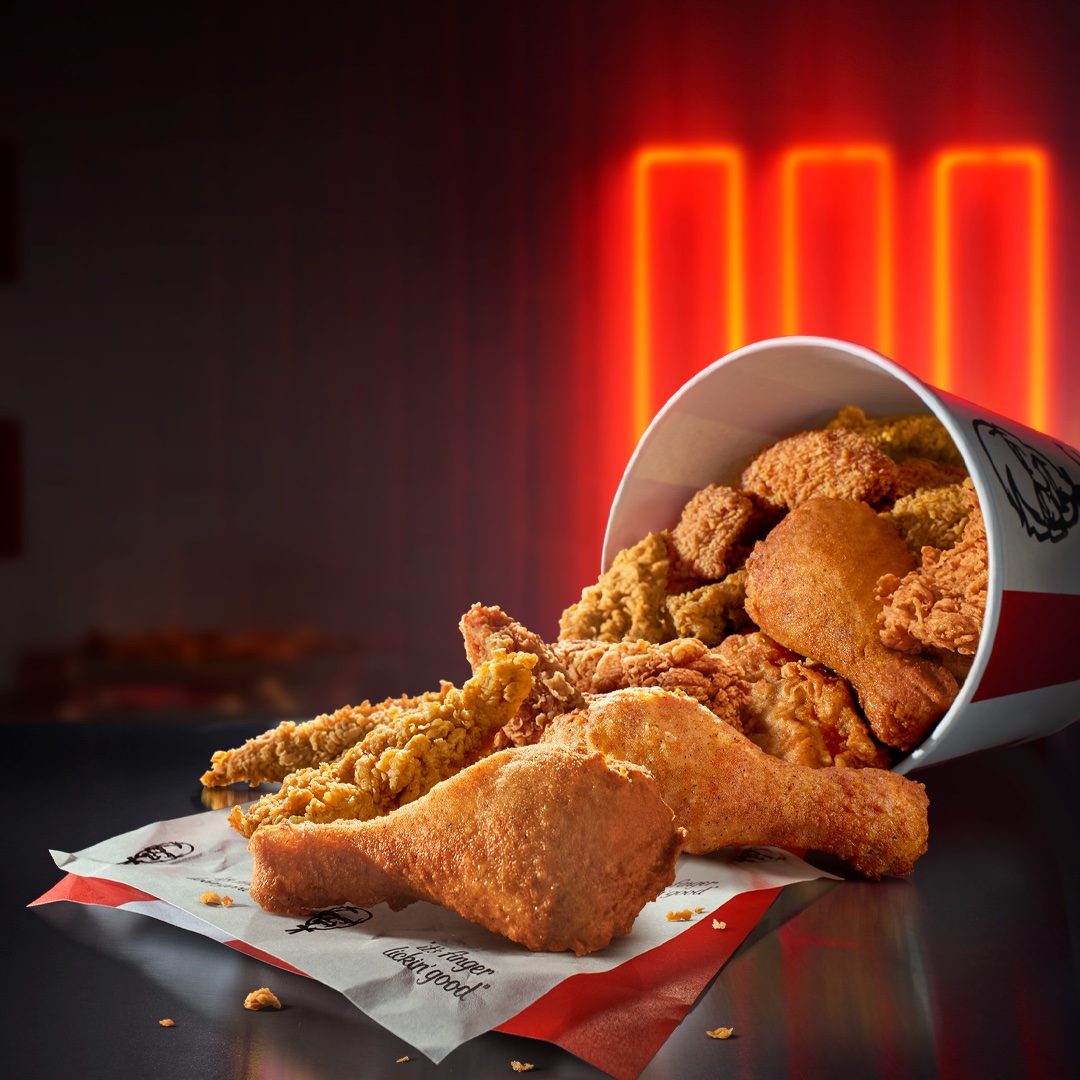 Drugi kubełek 50% taniej! Smakowita promocja od KFC wchodzi do restauracji i na parkiet EuroBasketu